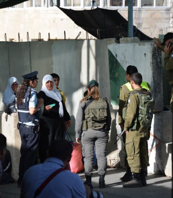 Att köa i det heliga landet