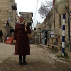 Samia al-Jabari har just kommit genom den första vägspärren. Det här är första dagen på terminen som lärarna inte har fått sina väskor genomsökta.