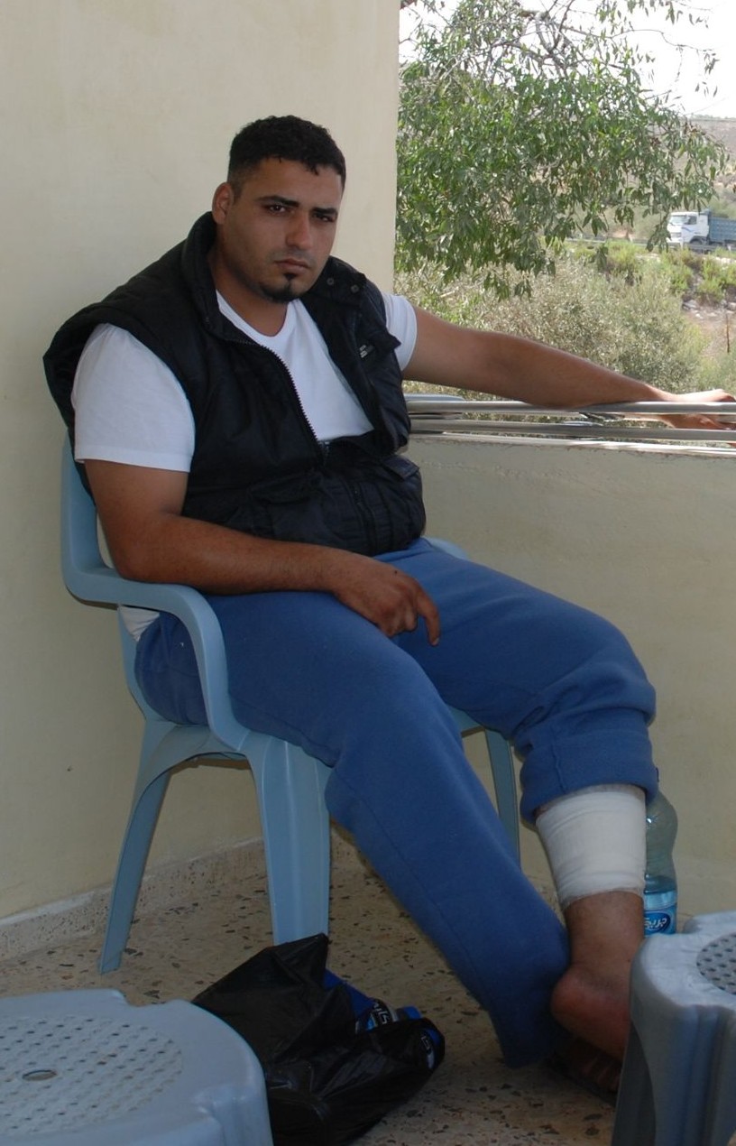Muntazar Manzur, skjuten i vaden av israelisk militär den 23 september, i en vägspärr utanför Burin.